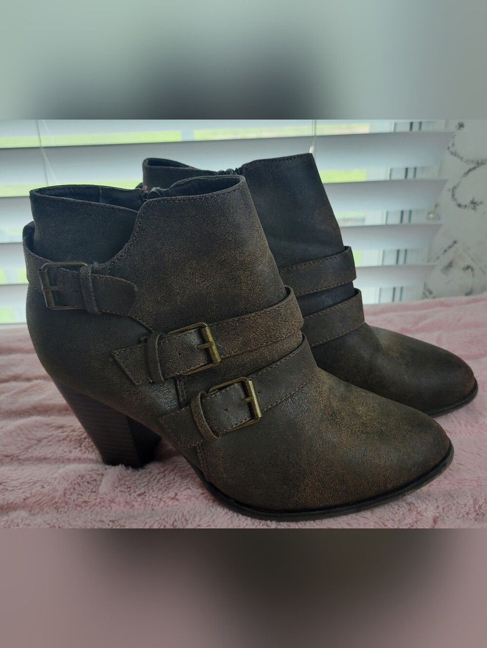 Forever Brown Buckle Strap Block Stacked Heel Ankle Booties Sz 8